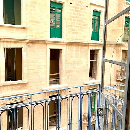 아파트 Traditional St Julian 150m From The Sea, 3 Bedrooms, 3 Bathrooms