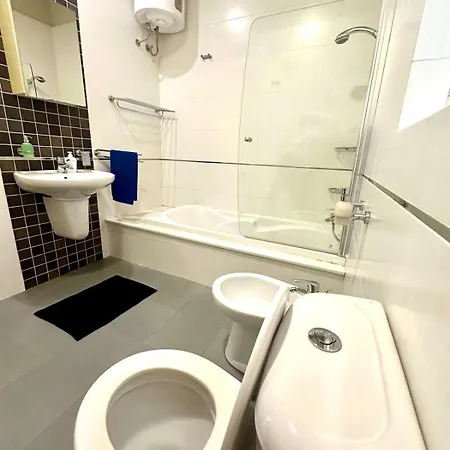 Traditional St Julian 150m From The Sea, 3 Bedrooms, 3 Bathrooms *