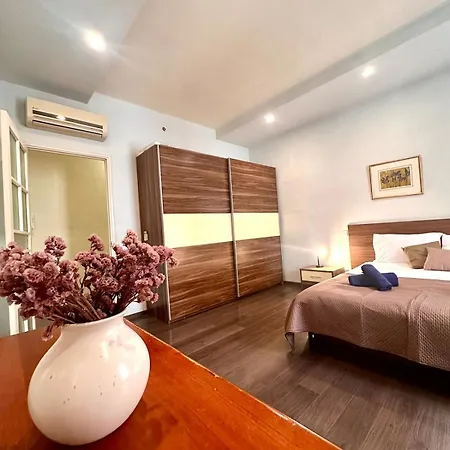 Traditional St Julian 150m From The Sea, 3 Bedrooms, 3 Bathrooms Saint Julian's