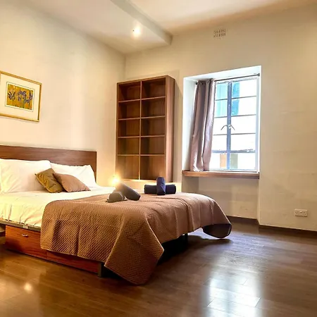 Traditional St Julian 150m From The Sea, 3 Bedrooms, 3 Bathrooms Lejlighed *