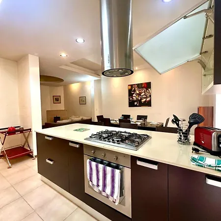 Traditional St Julian 150m From The Sea, 3 Bedrooms, 3 Bathrooms *