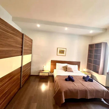 Traditional St Julian 150m From The Sea, 3 Bedrooms, 3 Bathrooms