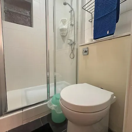 Traditional St Julian 150m From The Sea, 3 Bedrooms, 3 Bathrooms Lejlighed