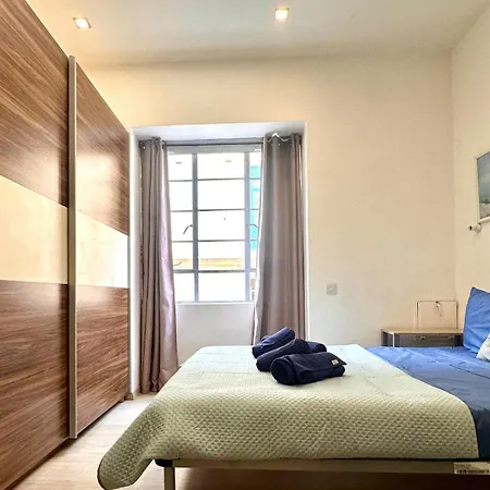 Traditional St Julian 150m From The Sea, 3 Bedrooms, 3 Bathrooms Saint Julian's