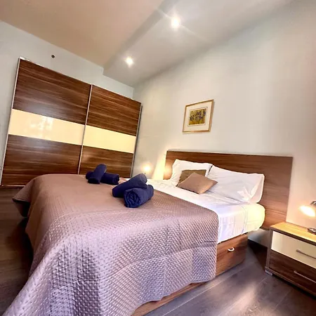 Traditional St Julian 150m From The Sea, 3 Bedrooms, 3 Bathrooms * Saint Julian's