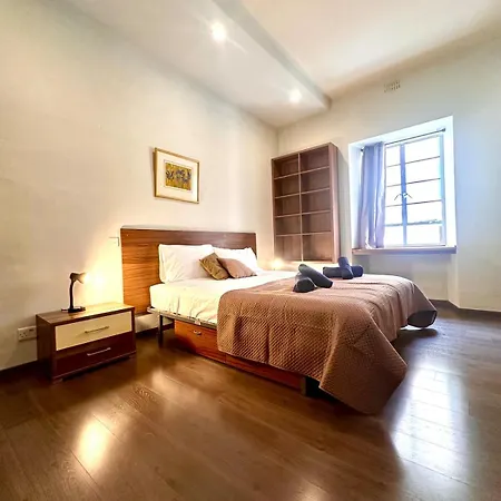 Traditional St Julian 150m From The Sea, 3 Bedrooms, 3 Bathrooms *