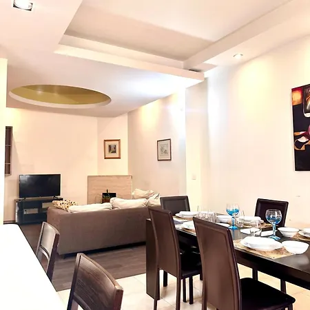 Traditional St Julian 150m From The Sea, 3 Bedrooms, 3 Bathrooms