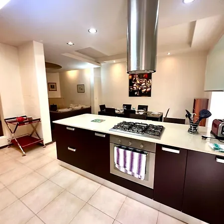 Traditional St Julian 150m From The Sea, 3 Bedrooms, 3 Bathrooms