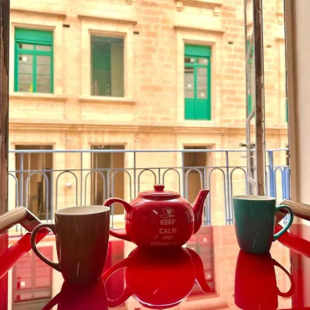 Apartment Traditional St Julian 150m From The Sea, 3 Bedrooms, 3 Bathrooms San Ġiljan
