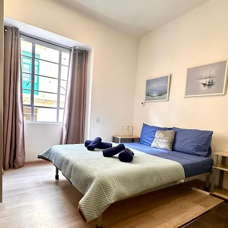 Traditional St Julian 150m From The Sea, 3 Bedrooms, 3 Bathrooms *