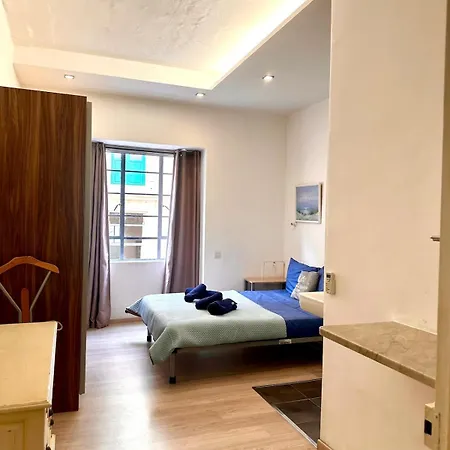 Traditional St Julian 150m From The Sea, 3 Bedrooms, 3 Bathrooms 아파트 *