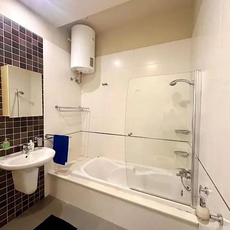 Traditional St Julian 150m From The Sea, 3 Bedrooms, 3 Bathrooms 아파트 Saint Julian's