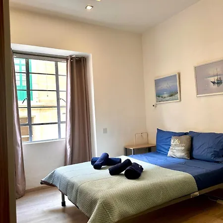 Traditional St Julian 150m From The Sea, 3 Bedrooms, 3 Bathrooms 아파트 Saint Julian's